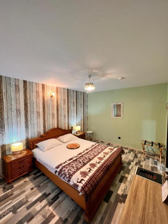 Vila Alsace Podu' Cu Lanturi Bacau Exterior photo