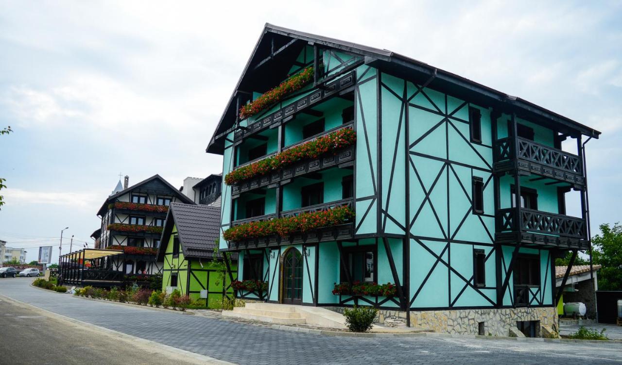 Vila Alsace Podu' Cu Lanturi Bacau Exterior photo